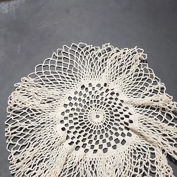 VINTAGE  HANDMADE  CROCHETED  DOLLIE. - Picture 2 of 3